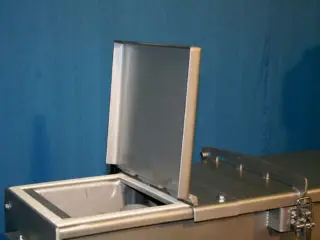 Schanzklappe mit<br>Scharnier-Sicherheitsschalter