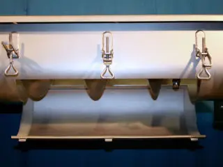 Trogschnecke mit Bodenklappe