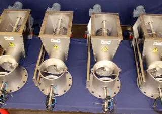 Screw feeder DRS-G with pneumatic shutter stamp