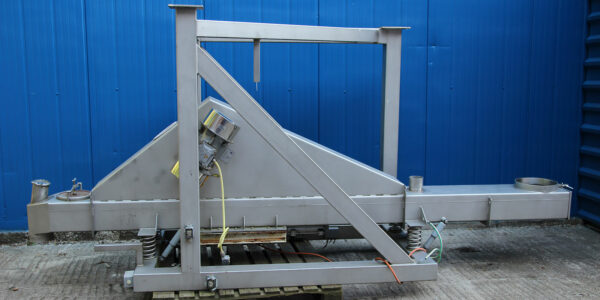 Vibrating conveyor - used